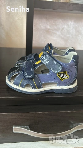 Продавам обувки и сандали за момче размер 21