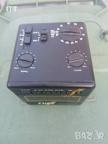 Продавам винтидж радио будилник (Supertech Cube ), снимка 2 - Радиокасетофони, транзистори - 53910555