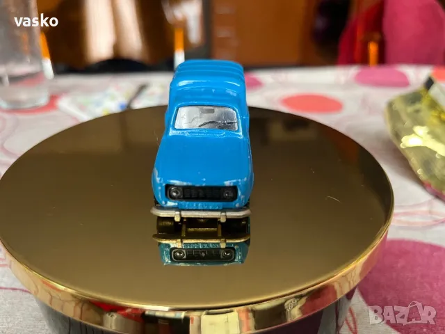 Френски Мажорет Рено 4L, снимка 2 - Колекции - 48930312