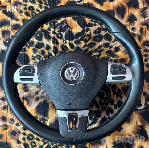 Волан за WV 2011г. с бутони.