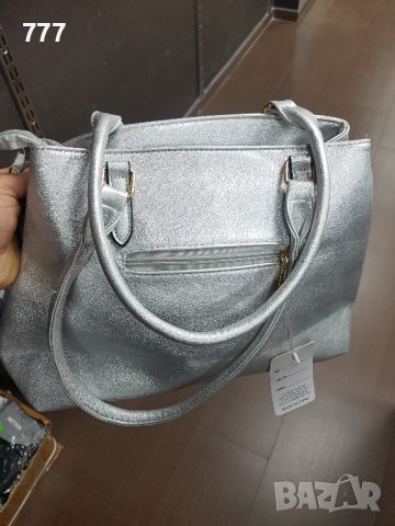 Дамска чанта, снимка 3 - Чанти - 44217919