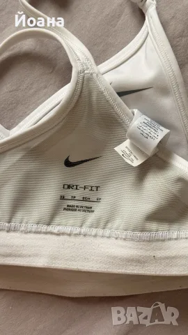 Спортно бюстие Nike , снимка 3 - Корсети, бюстиета, топове - 56438175