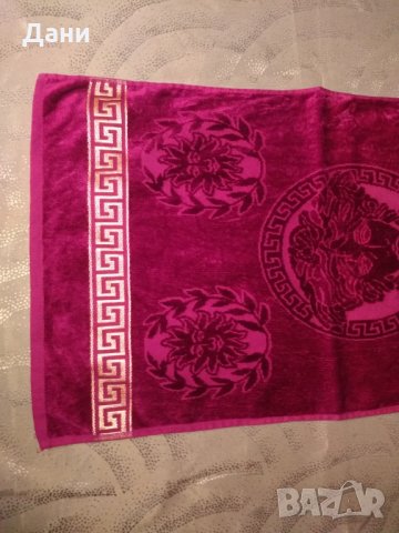 Червена хавлиена кърпа Versace, снимка 5 - Хавлиени кърпи - 30274390