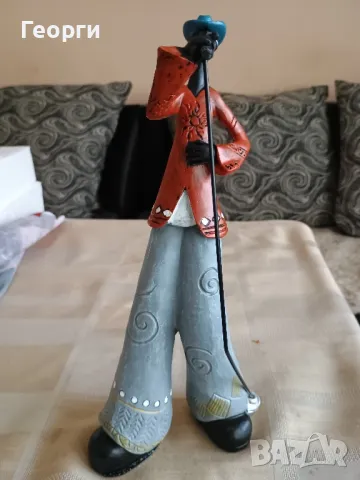 Статуетка на певец 28 см., снимка 2 - Статуетки - 50096332