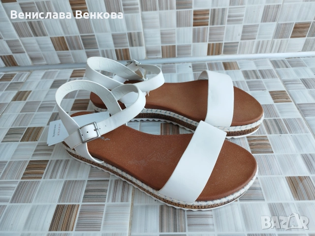 Дамски обувки номер 40 и 41. Сандали равни и нисък ток маратонки Адидас Adidas , снимка 11 - Сандали - 53969023