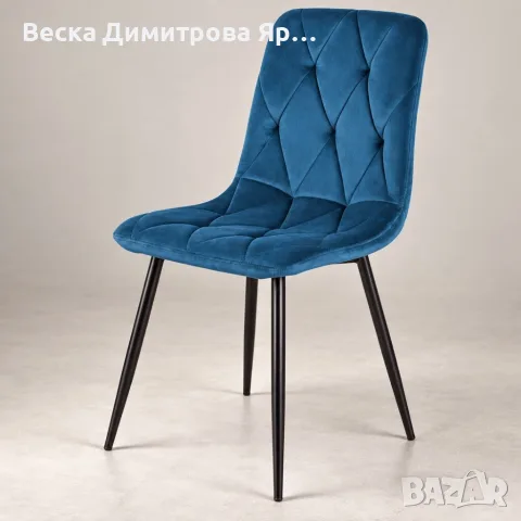 Тапициран стол от велур с черни метални крака, син