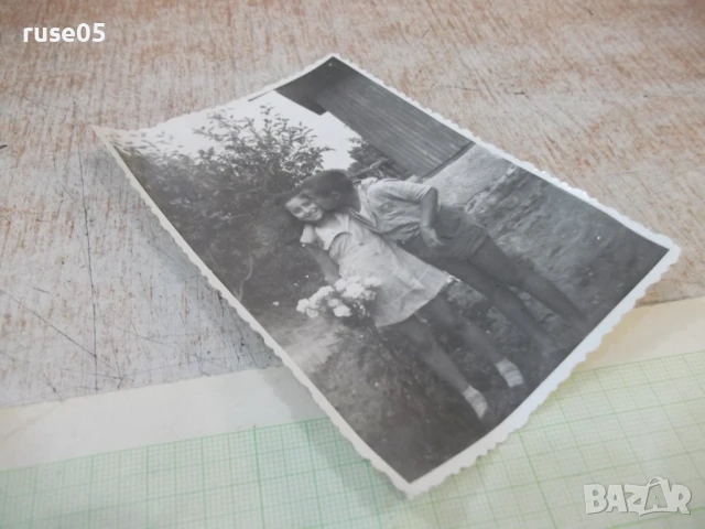 Снимка стара на целувка от Николайчо към Надето - 1958 г., снимка 3 - Колекции - 51196514