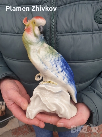 порцеланова птица - папагал на фабрика Изида