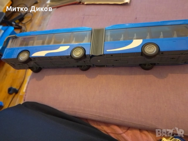 Метро влакче и съчленени автобус