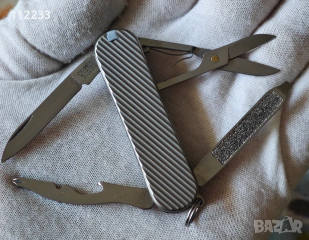 Victorinox Rambler Titanium 58 mm, снимка 3 - Ножове - 50533919