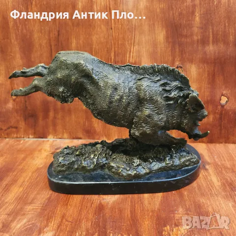 Бронзова скулптура на скачащ глиган върху мраморна основа, снимка 2 - Статуетки - 49648291