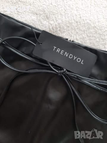 Черна асиметрична кожена пола TRENDYOL, снимка 2 - Поли - 35095144