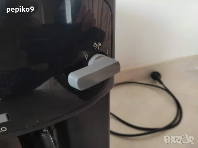 Продавам Употребявана кафемашина робот пълен автомат DELONGHI KAFE KORTINA BLACK, снимка 11 - Кафемашини - 49409268