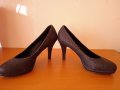 Сребристи обувки, снимка 1 - Дамски обувки на ток - 30911498