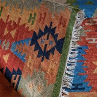Уникален ръчно тъкан килим, снимка 2 - Антикварни и старинни предмети - 40382963