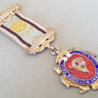 Сребърен позлата емайл Триизмерен Медал Орден Масонски Англия Лондон  , снимка 2 - Антикварни и старинни предмети - 42484496