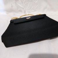 Малка черна чантичка със златна дръжка, снимка 4 - Чанти - 32142401