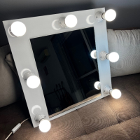 Светещо огледало за грим - 7 лампи, снимка 3 - Други - 44776350