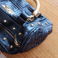 Продавам дамска чанта Версаче,черна,неупотребявана!, снимка 1 - Чанти - 40881946