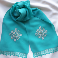 Уникален ръчно бродиран копринен шал с автентичен български мотив, снимка 3 - Шалове - 44761444