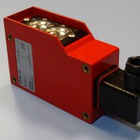 фотосензор Leuze LS85/2S beam sensor 24V, снимка 1 - Резервни части за машини - 39638927