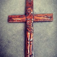 Дървен кръст ръчно изработенот  художник, днес  15, снимка 1 - Икони - 29334640