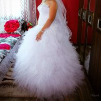 Булчинска рокля с камъни, снимка 2 - Сватбени рокли - 31531472