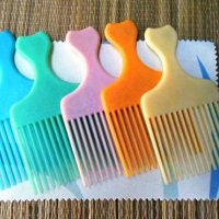 гребен пластмаса различни цветове , снимка 2 - Аксесоари за коса - 30634625