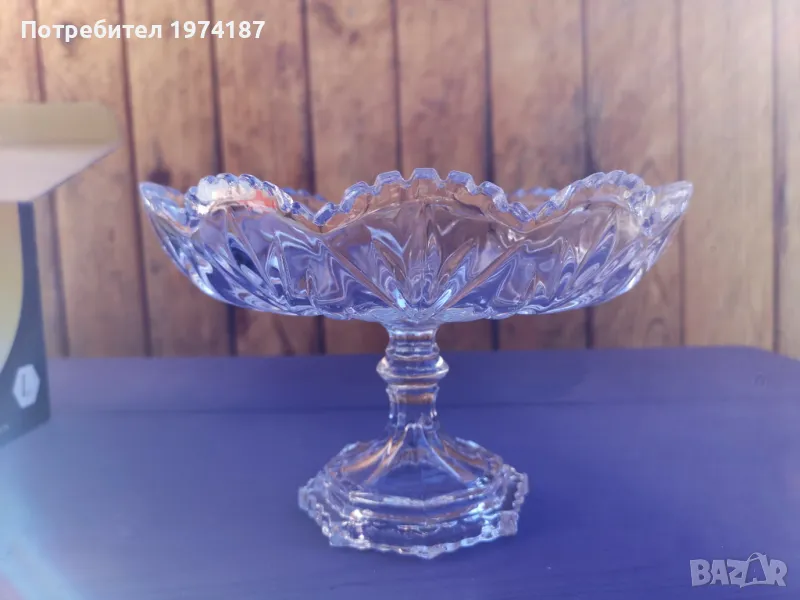 Ново. Кристална фруктиера със столче, снимка 1