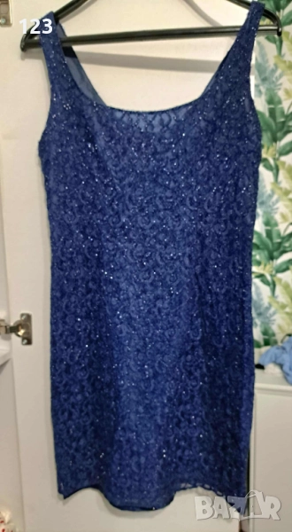 Продавам дамски комплект от дантелена рокла и горнище от тюл!, снимка 1