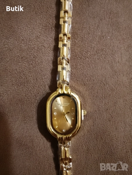 Дамски часовник в кутия, снимка 1