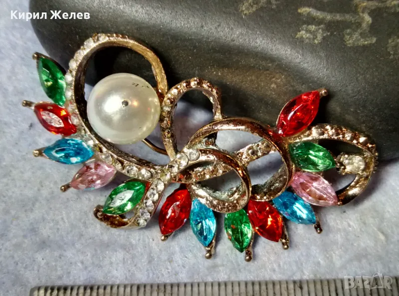 РАЗКОШНА АЖУРНА ЗЛАТИСТА ПЕРЛЕН Тип БРОШКА с ИСКРЯЩИ РАЗНОЦВЕТНИ ЮВЕЛИРНО ФАСЕТИРАНИ ЦИРКОНИ 29588, снимка 1