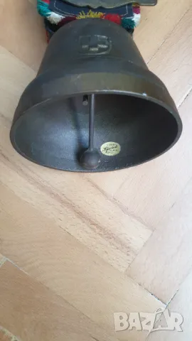 Голяма бронзова швейцарска камбана, снимка 4 - Антикварни и старинни предмети - 47740226