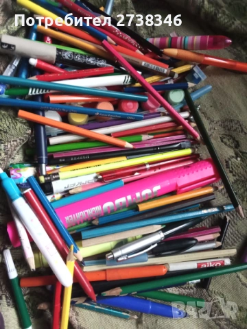 Цял лот от химикали, пособия за рисуване и 2 несесера, снимка 8 - Ученически пособия, канцеларски материали - 53341824