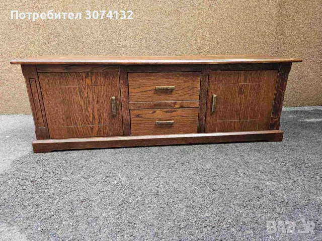 Масивен нисък дъбов шкаф с механизми