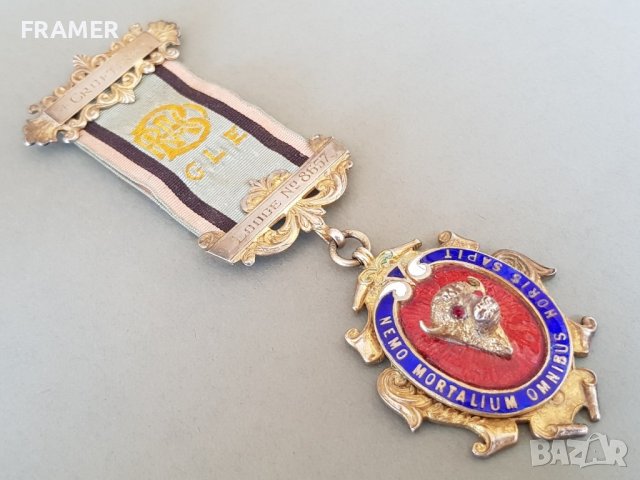 Сребърен позлата емайл Триизмерен Медал Орден Масонски Англия Лондон  , снимка 2 - Антикварни и старинни предмети - 42484496