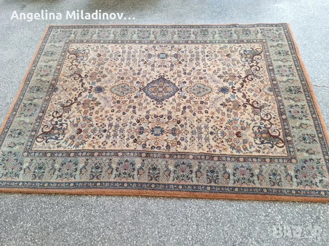 Персийски вълнен килим