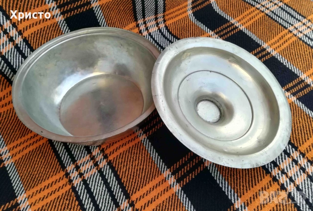 Ръчно изработени медна купа и капак