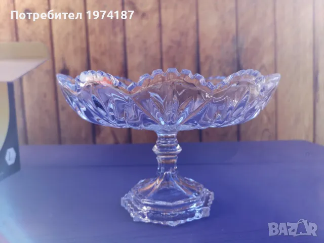 Ново. Кристална фруктиера със столче