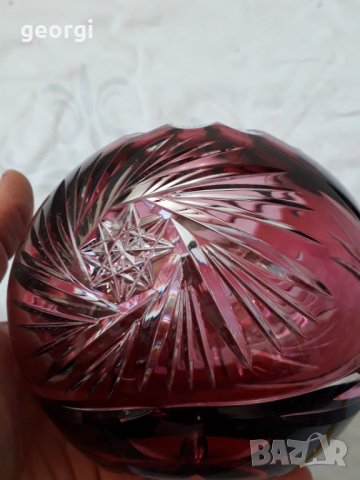 Немска ваза от фасетиран цветен кристал , снимка 6 - Вази - 31481384