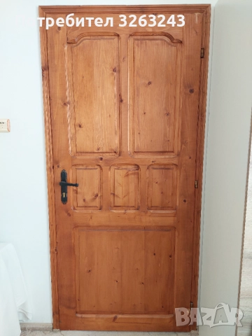 Продавам 3 масивни врати от чам в отлично състояние.  1500 лв.