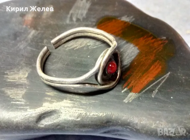 СТАРИНЕН РЕГУЛИРУЕМ СКЪПОЦЕНЕН ПРЪСТЕН СРЕБРО ВИСОКА ПРОБА с ЧЕРВЕН РЪЧНО ФАСЕТИРАН КАМЪК 47970, снимка 4 - Антикварни и старинни предмети - 49551762