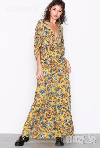 Дълга жълта рокля на сини цветя в бохо стил 