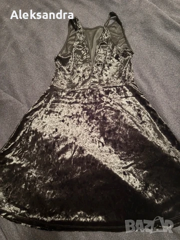 Черна кадифена рокля, снимка 2 - Рокли - 50458986