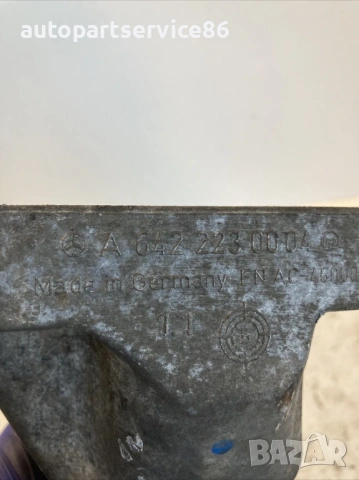 Конзола/стойка за монтаж лява за Mercedes E280 CDI W211 V6 (2007) A6422230004, снимка 2 - Части - 53971597