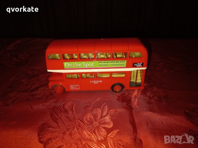 Метална играчка на автобус, снимка 2 - Коли, камиони, мотори, писти - 32025132