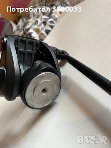 Видео глава Manfrotto MVM500A, снимка 3 - Чанти, стативи, аксесоари - 55803354