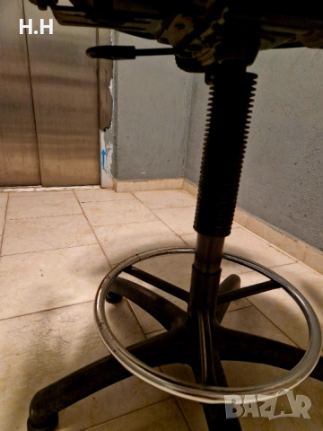 Офис/ученически/стол с амортисьор , снимка 2 - Други стоки за дома - 53903929