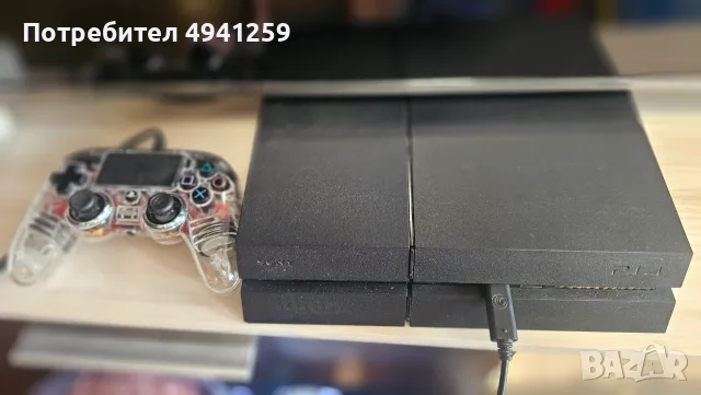 Продавам ps4 с един джойстик