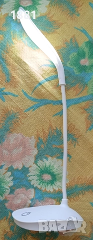 Настолна LED лампа с вградена презареждаща батерия 5W и гъвкаво рамо. Бяла светлина. Нова., снимка 4 - Настолни лампи - 51442378